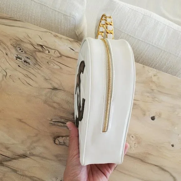 Chanel Vintage Heart Bag 1990's - Picture 4 of 11